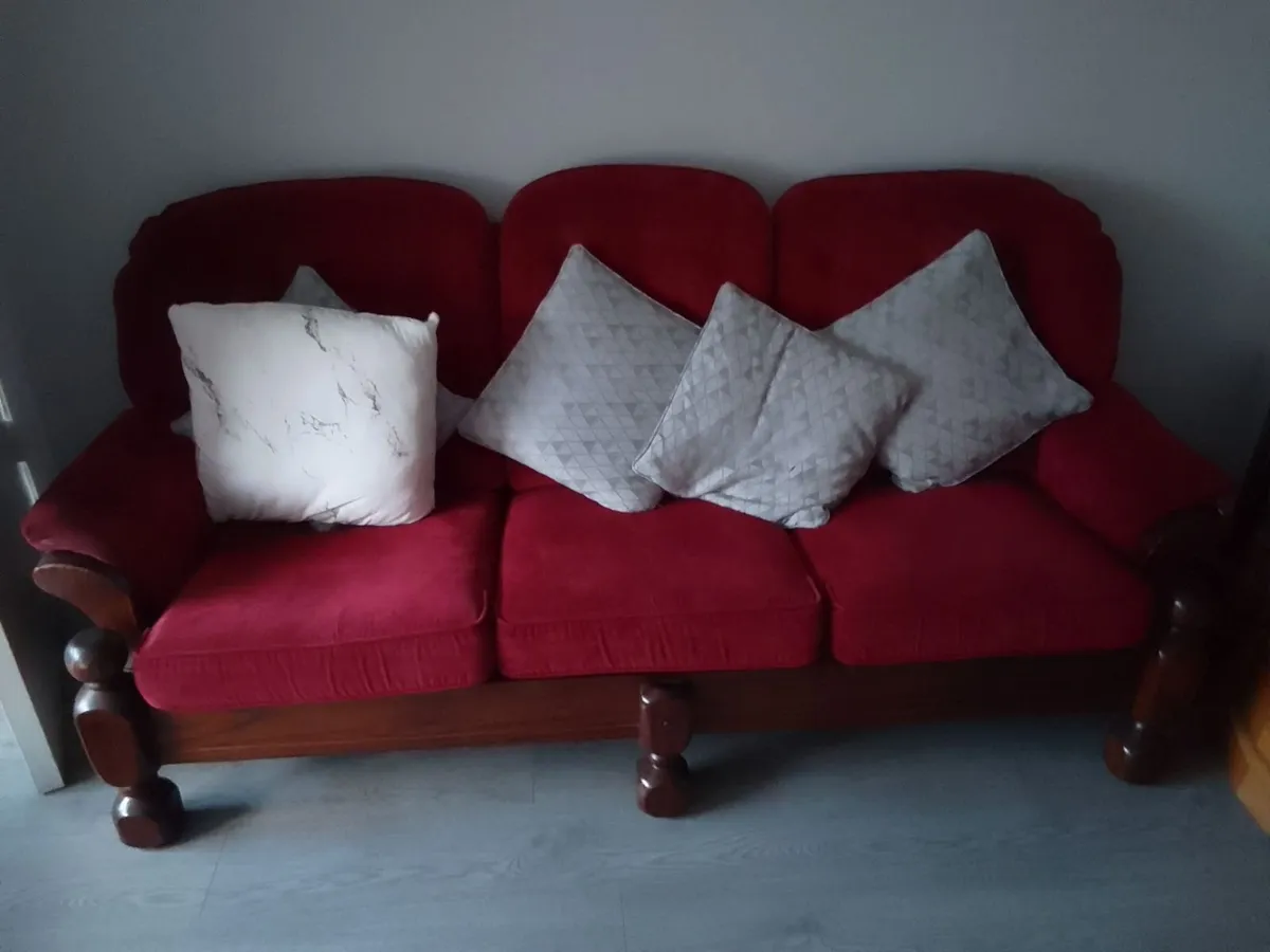 Three piece suite - Image 1