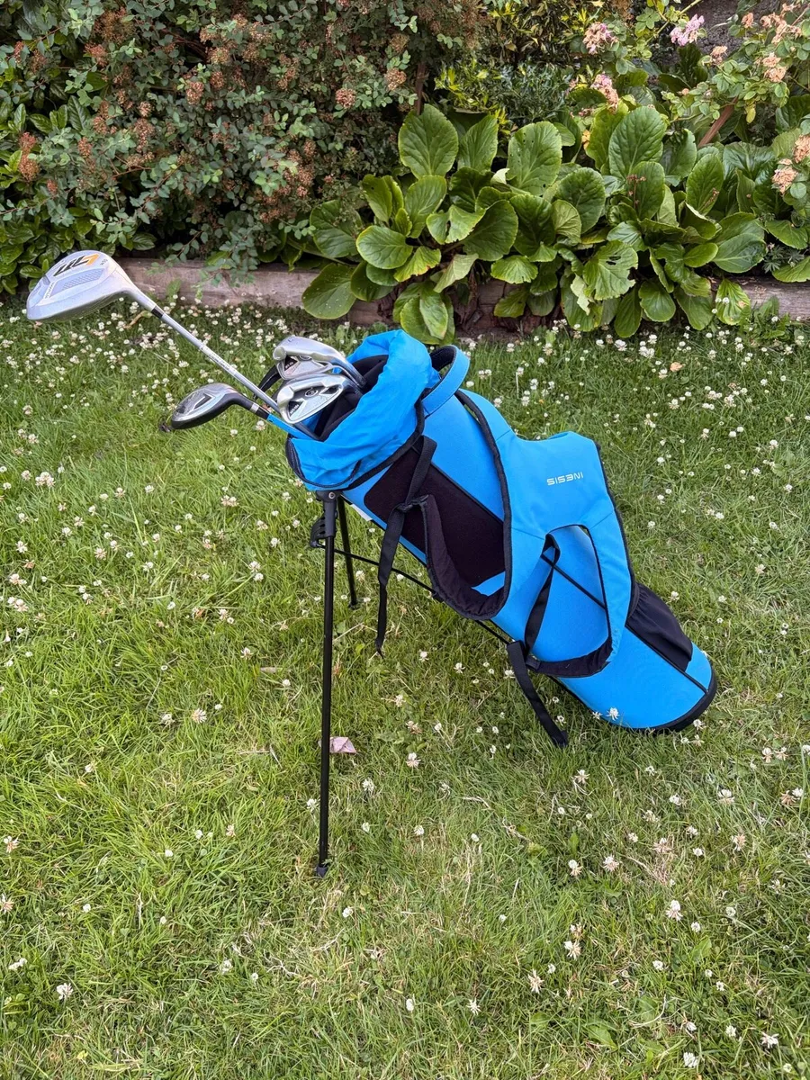 Kids Golf clubs and bag - Image 2
