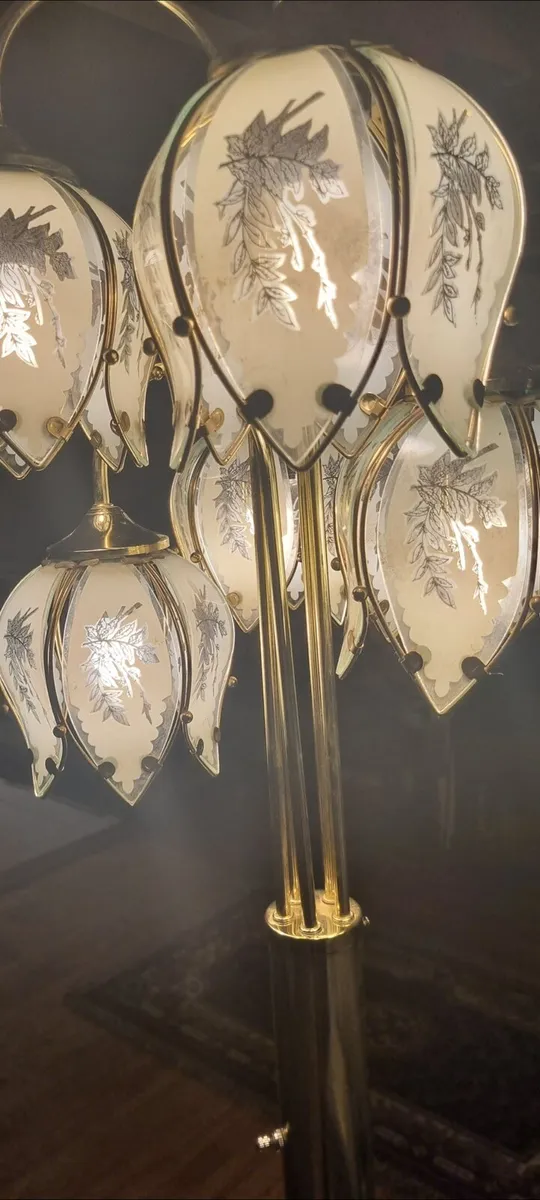 VIINTAGEHOLLYWOOD LOTUS 5 BULB LAMP - Image 1