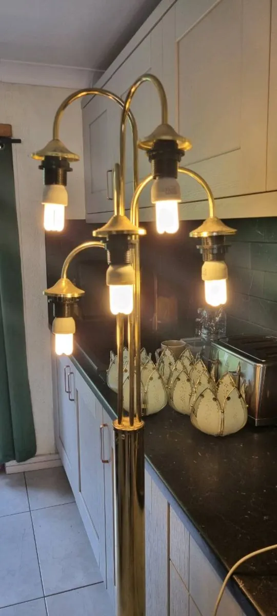 VIINTAGEHOLLYWOOD LOTUS 5 BULB LAMP - Image 3