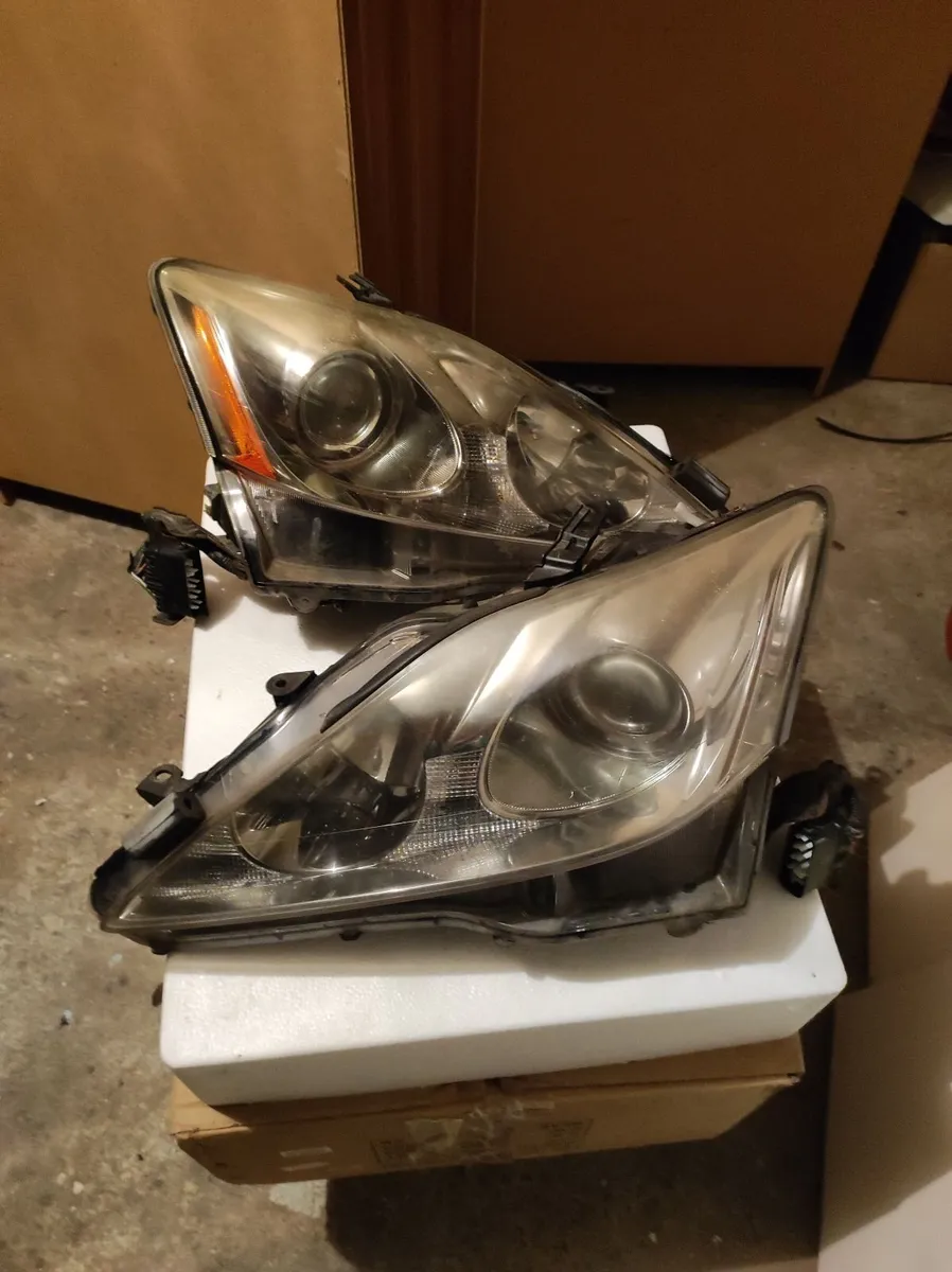 Lexus IS 250/220 headlight - Image 1