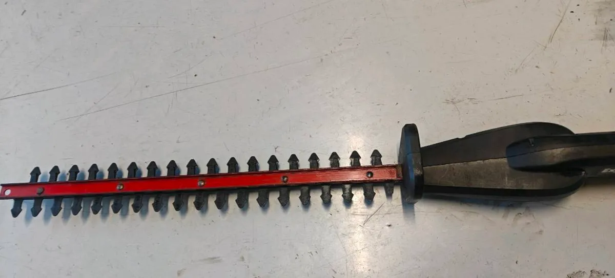 Ryobi long reach hedge trimmer - Image 3