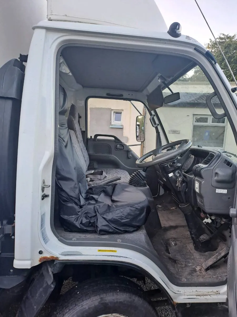 Isuzu NPR - Image 2