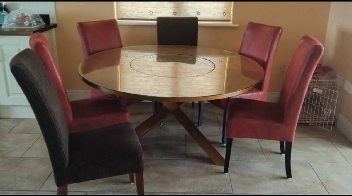 Dining table & chairs - Image 1