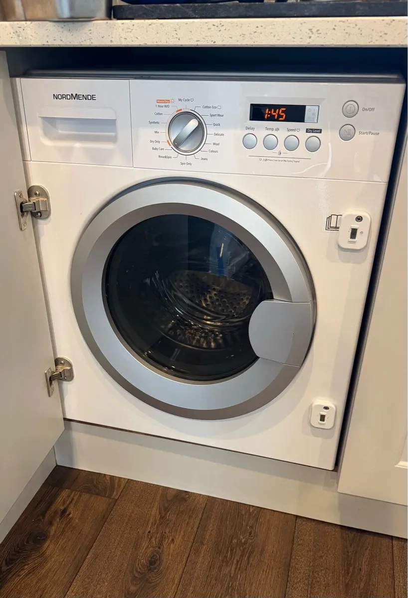 Integrated washer dryer - Image 1