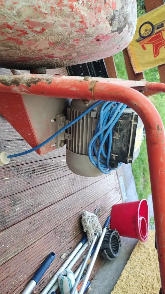 Concrete mixer - Image 4