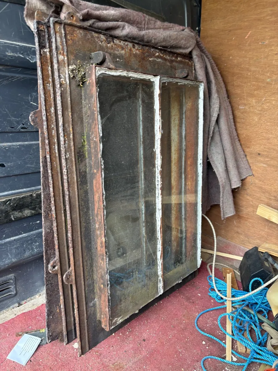 Iron roof windows - Image 2