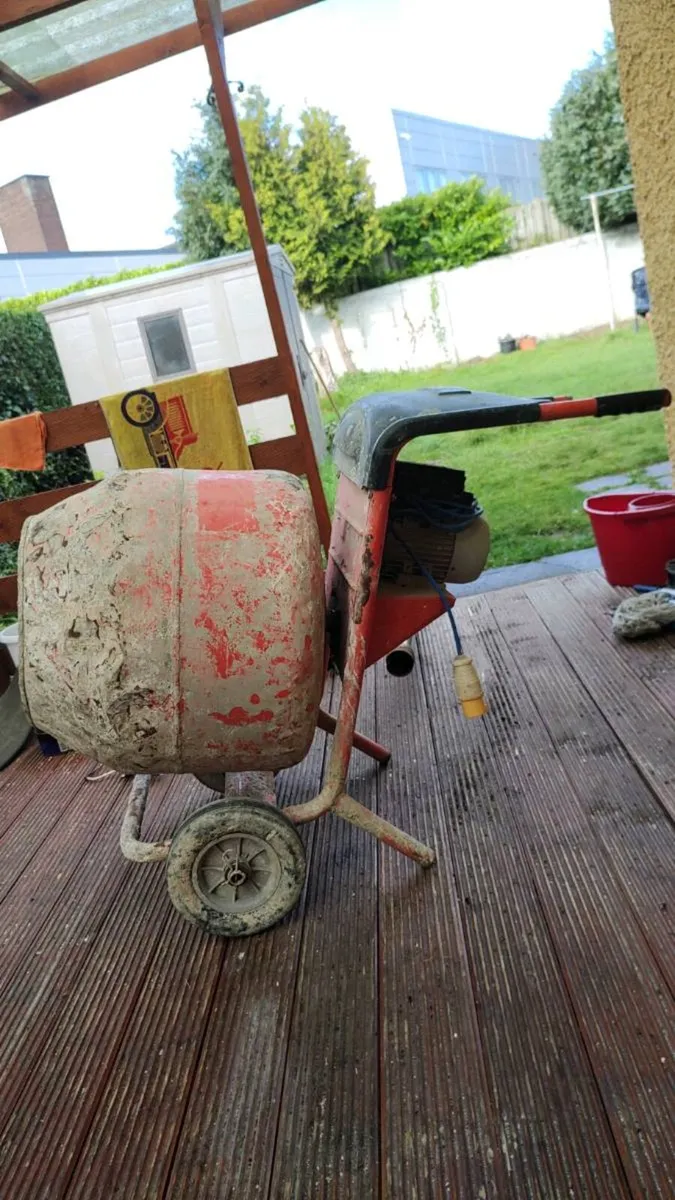 Concrete mixer - Image 1