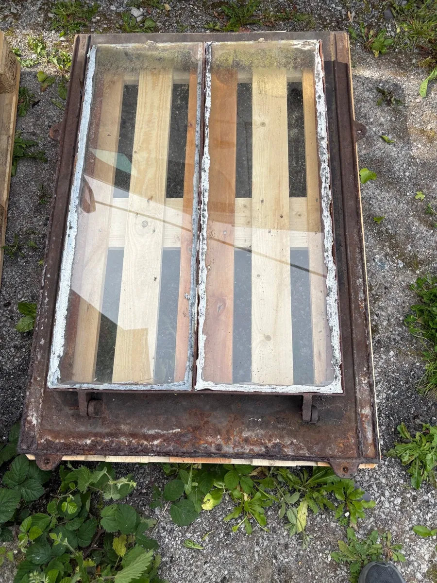 Iron roof windows - Image 1