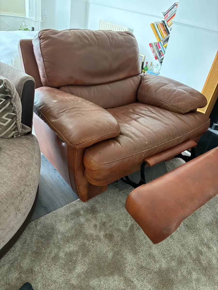 Free leather electric recliner - Image 2