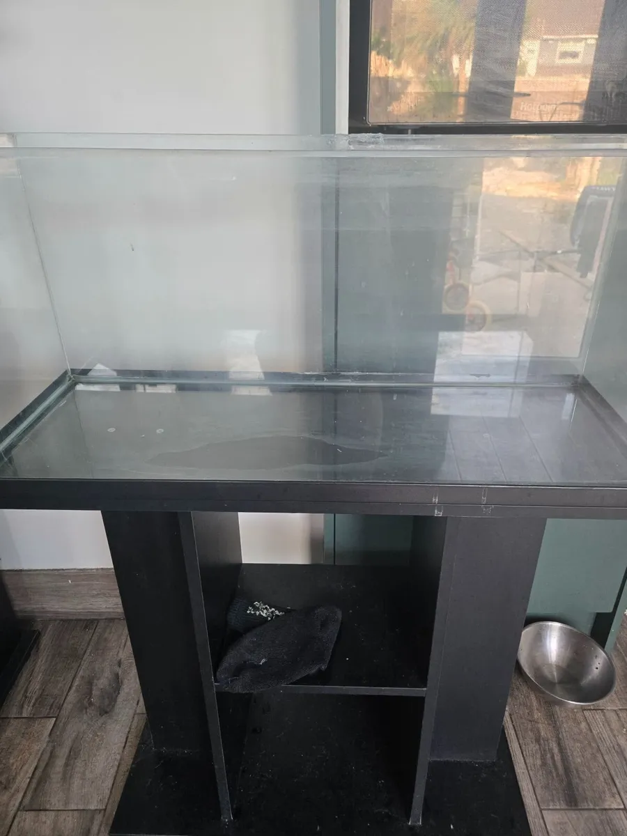 Fish tank and stand - Image 4