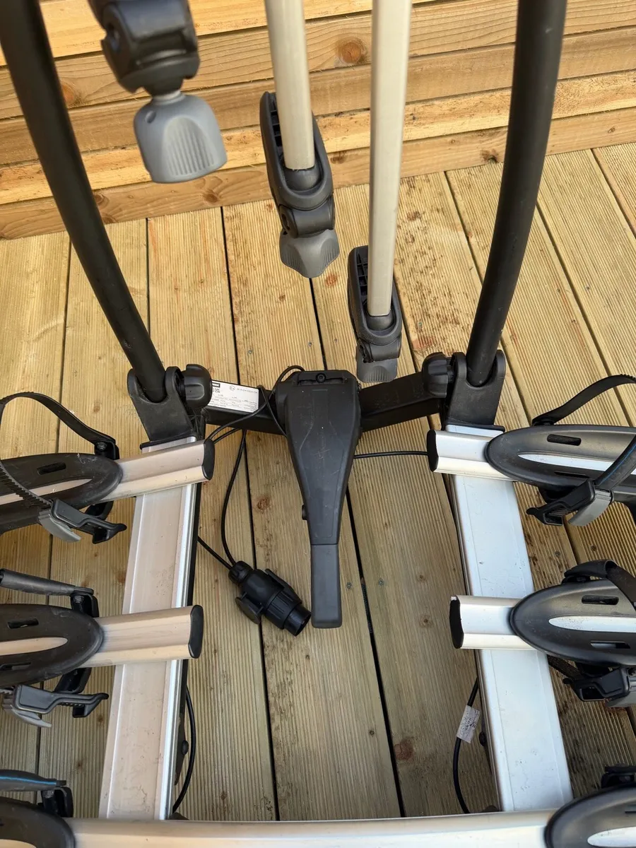 Thule VeloCompact 3-Bike Towbar - Image 4