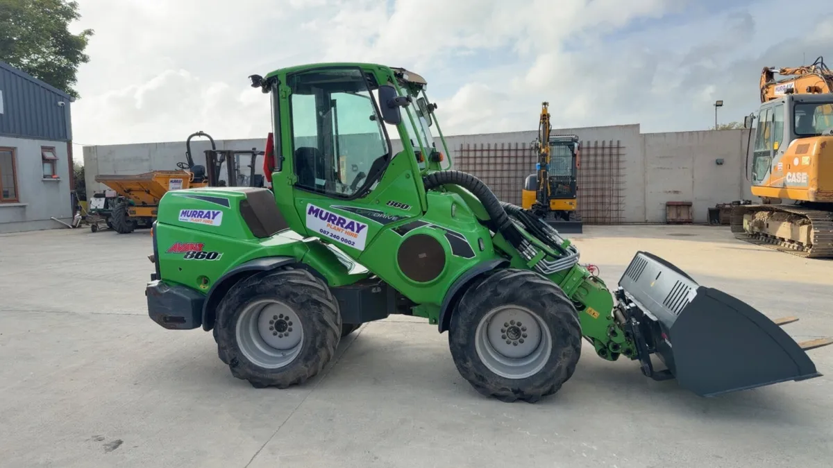 AVANT 860 SELF DRIVE HIRE - Image 3