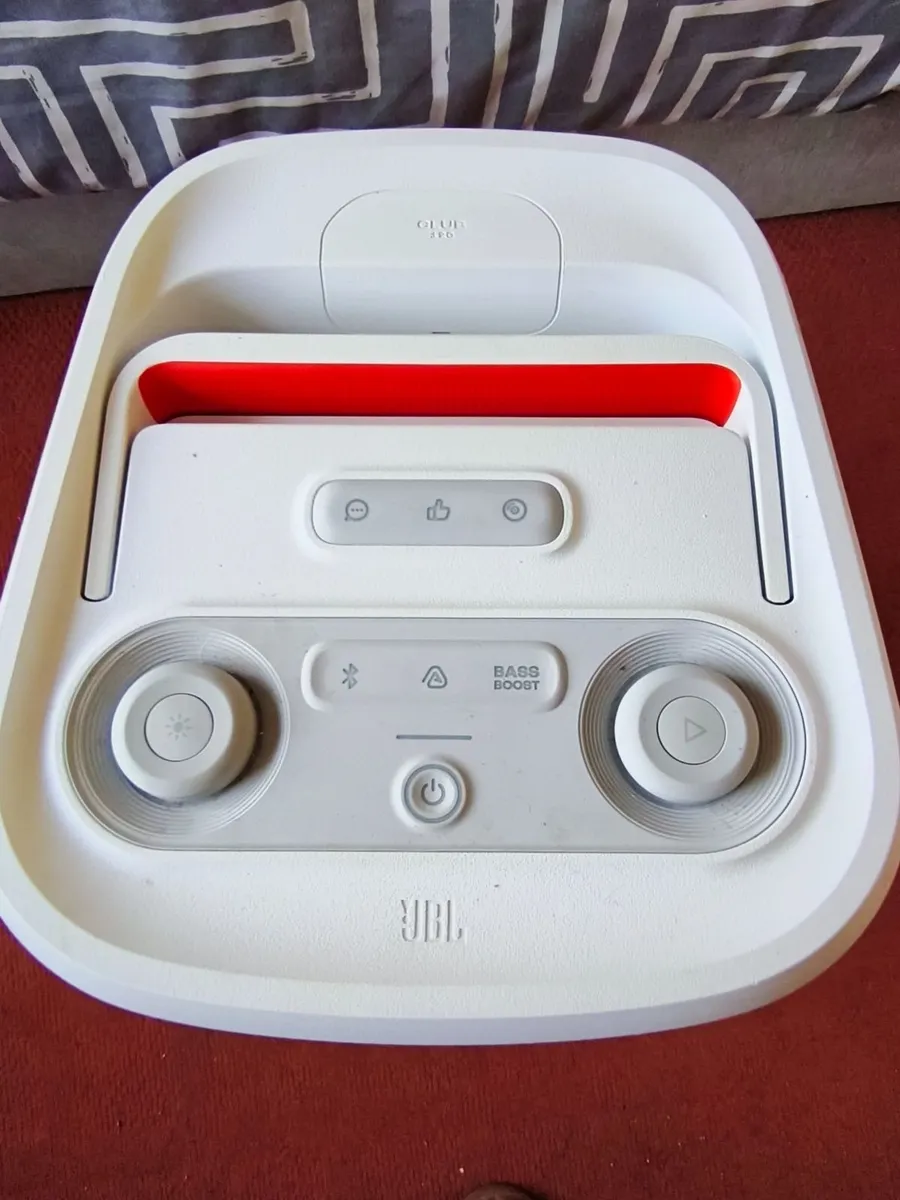 JBL Bluetooth speaker - Image 3