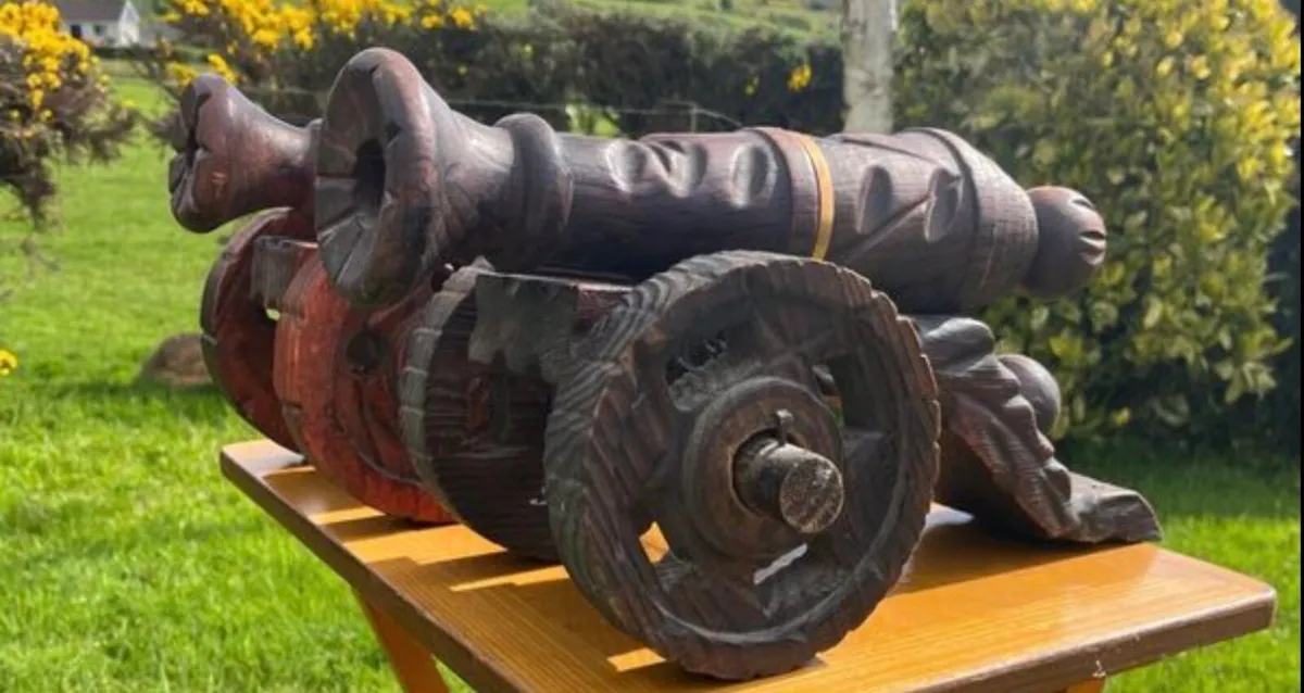 Large wooden cannons - Image 1