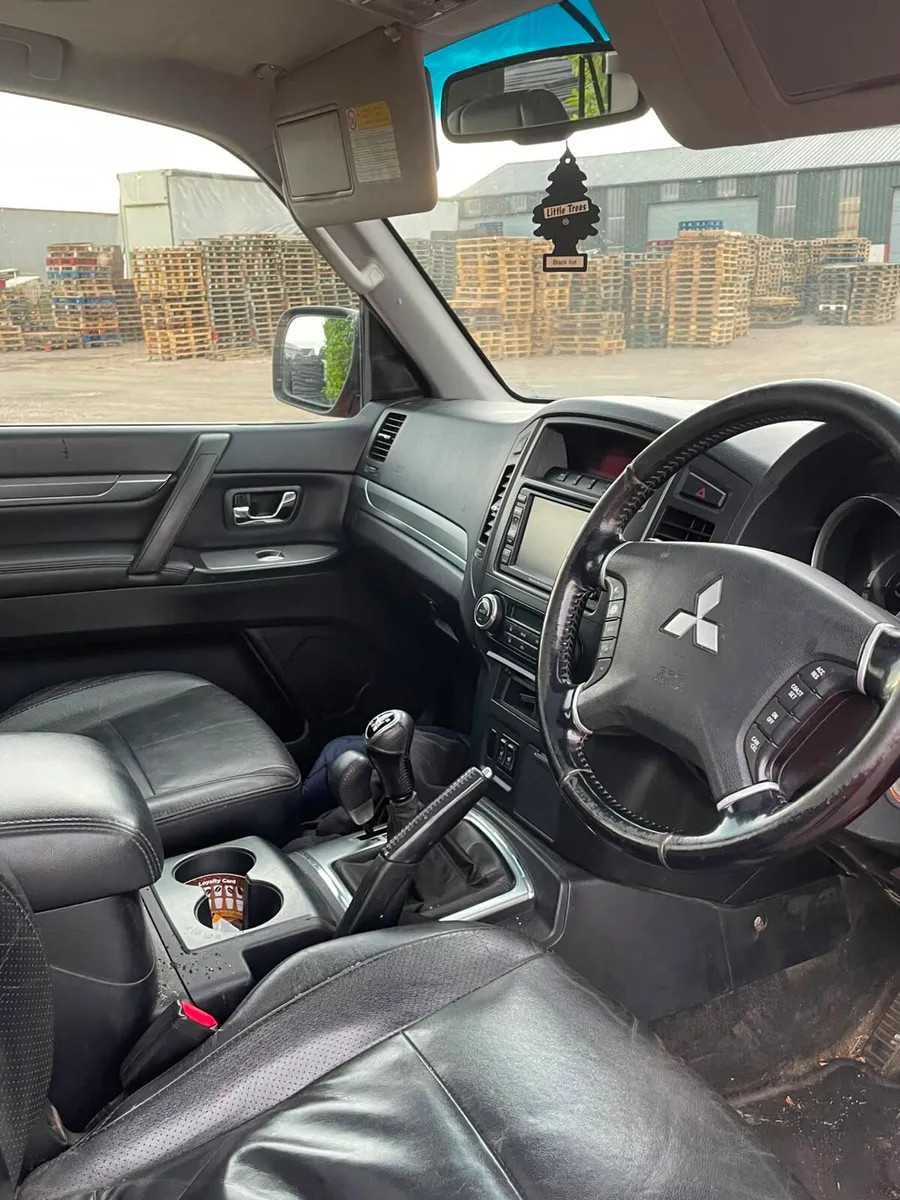 Mitsubishi Shogun - Image 4