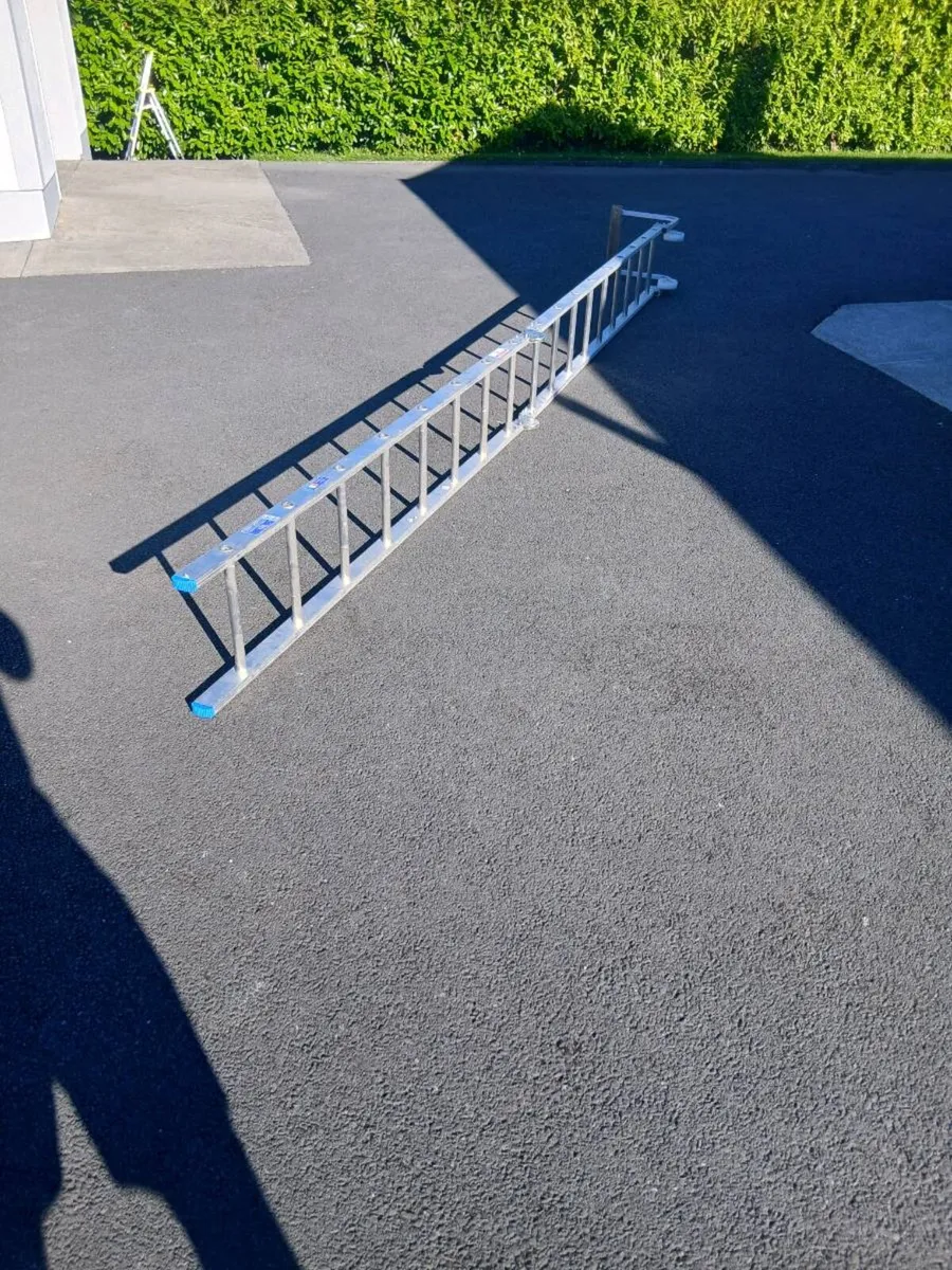 Roofing ladder - Image 1