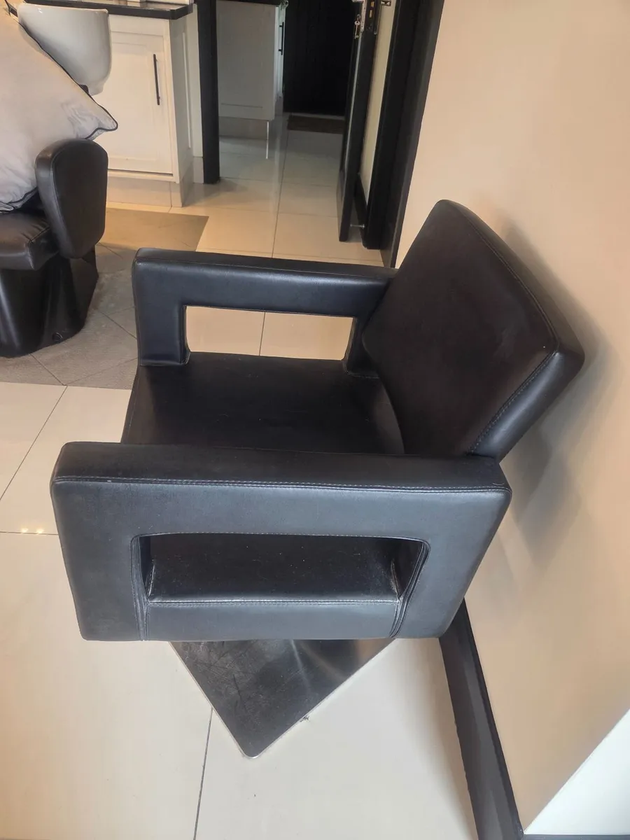 Salon chairs - Image 3