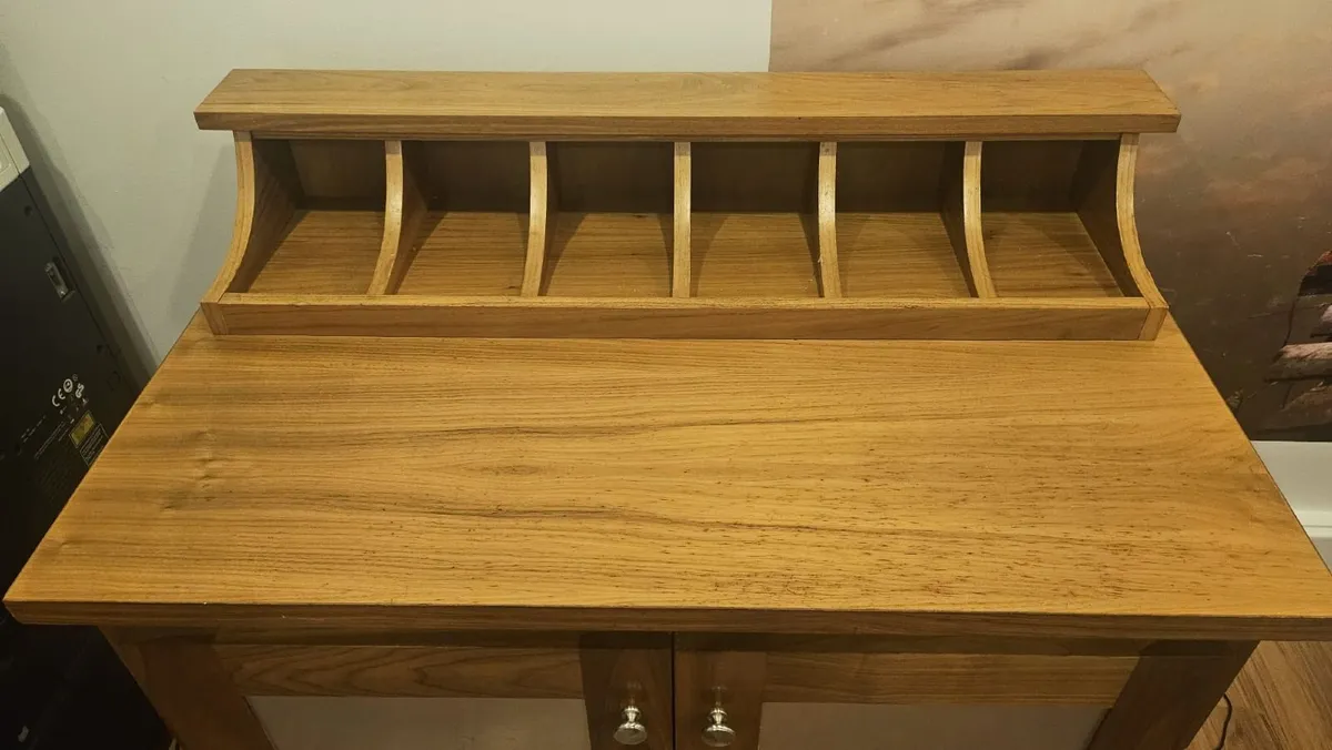 Reception Desk - Image 3