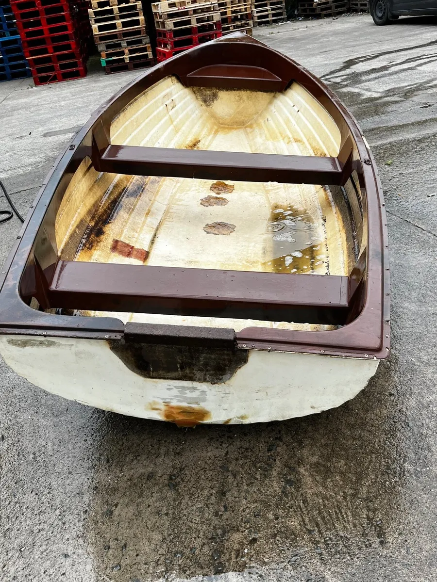 12 Fiberglass Boat - Image 2