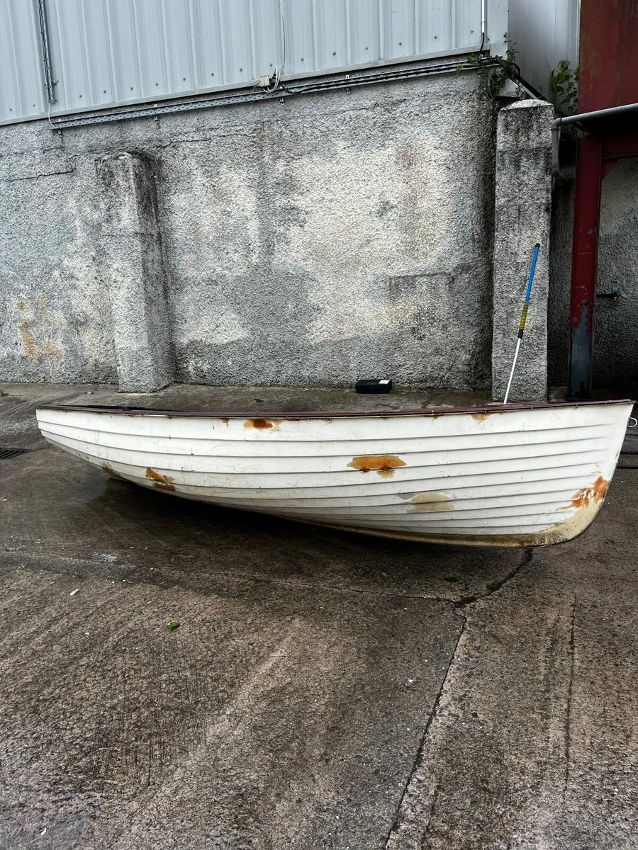 12 Fiberglass Boat - Image 4