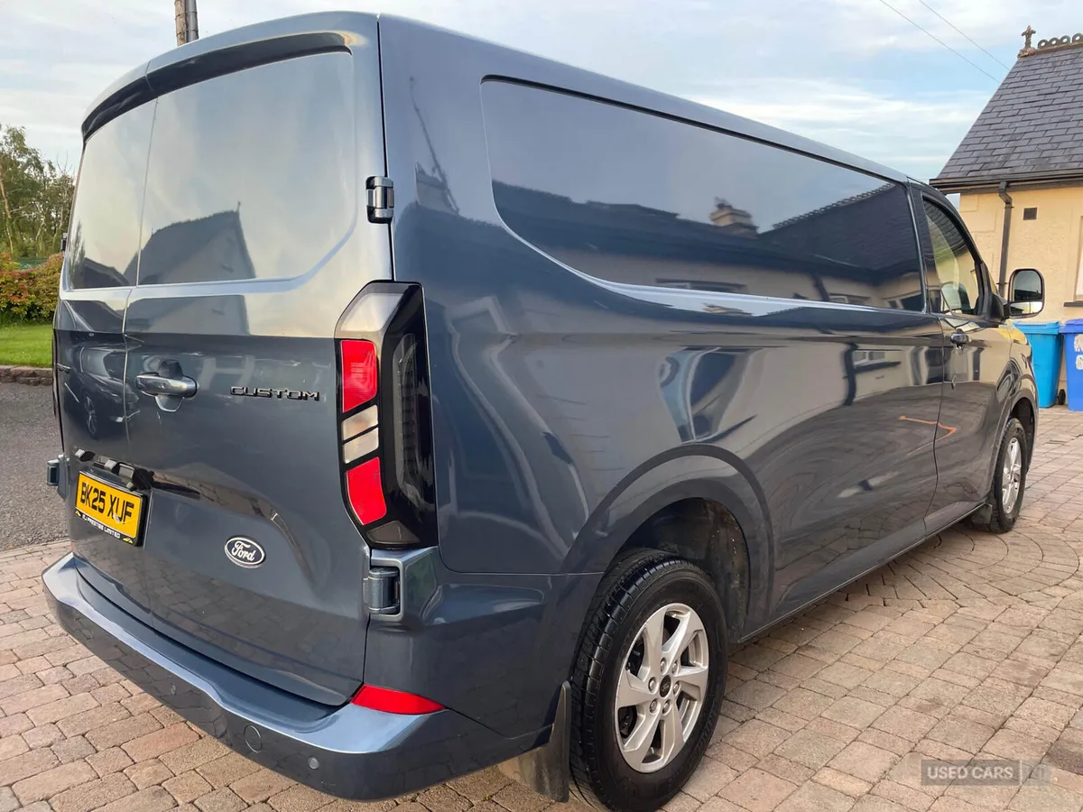 Ford Transit Custom 320 L2 DIESEL FWD - Image 3