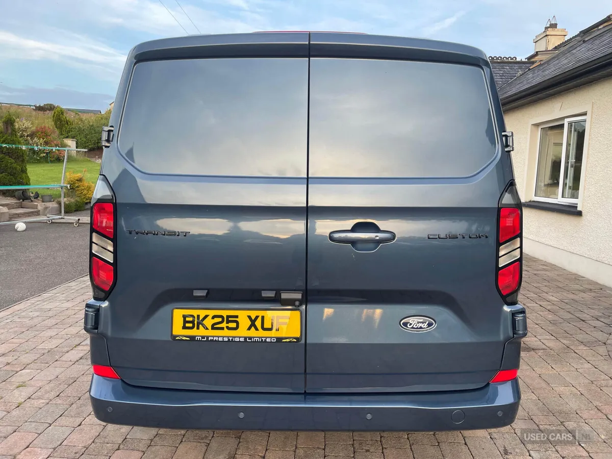 Ford Transit Custom 320 L2 DIESEL FWD - Image 4