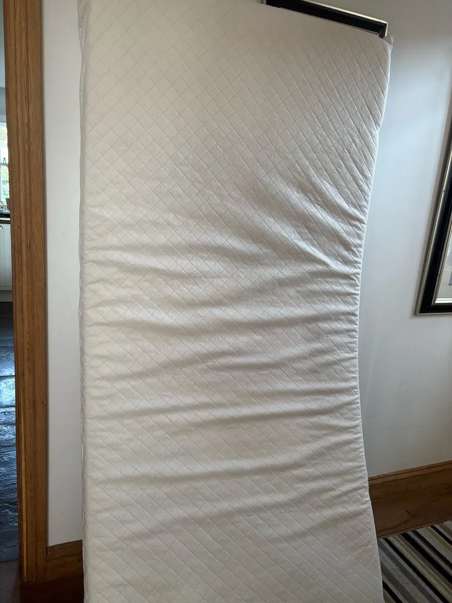 Single foam mattress