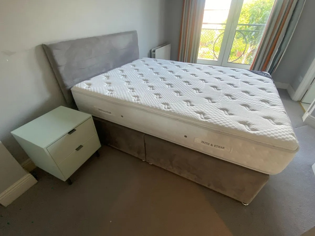 5 foot Bed (as new - rarely used) - Image 1