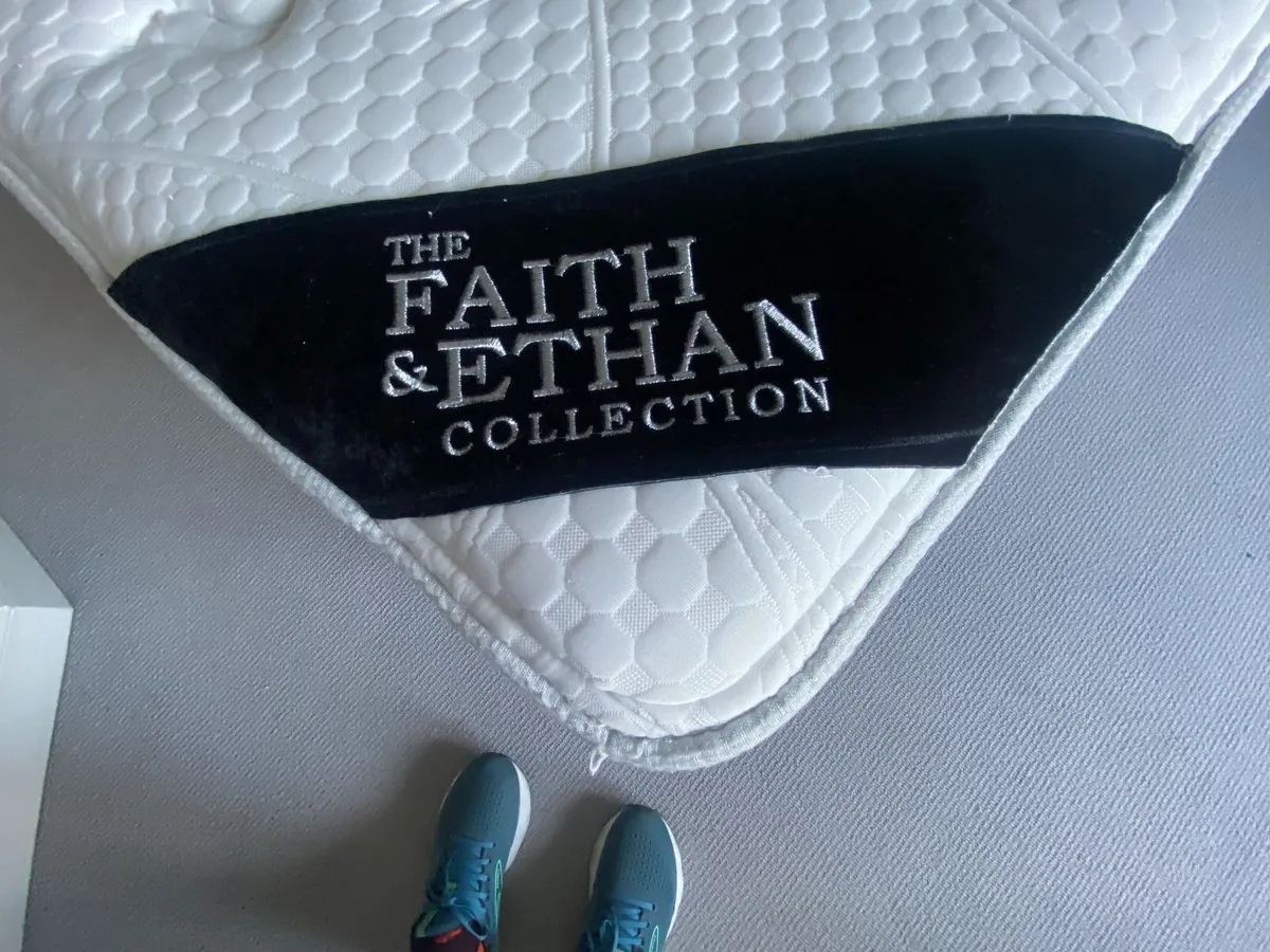 5 foot Bed (as new - rarely used) - Image 2