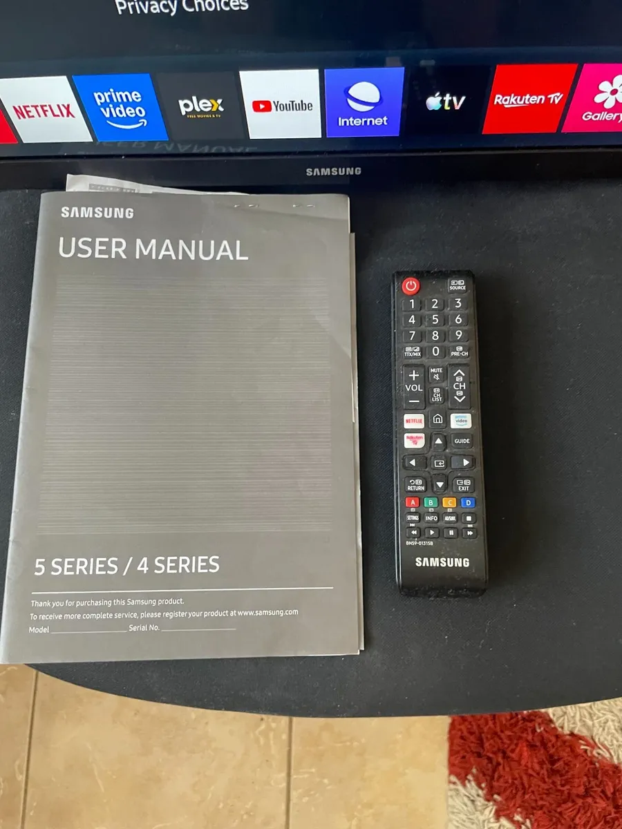 Samsung 32" smart TV - Image 2