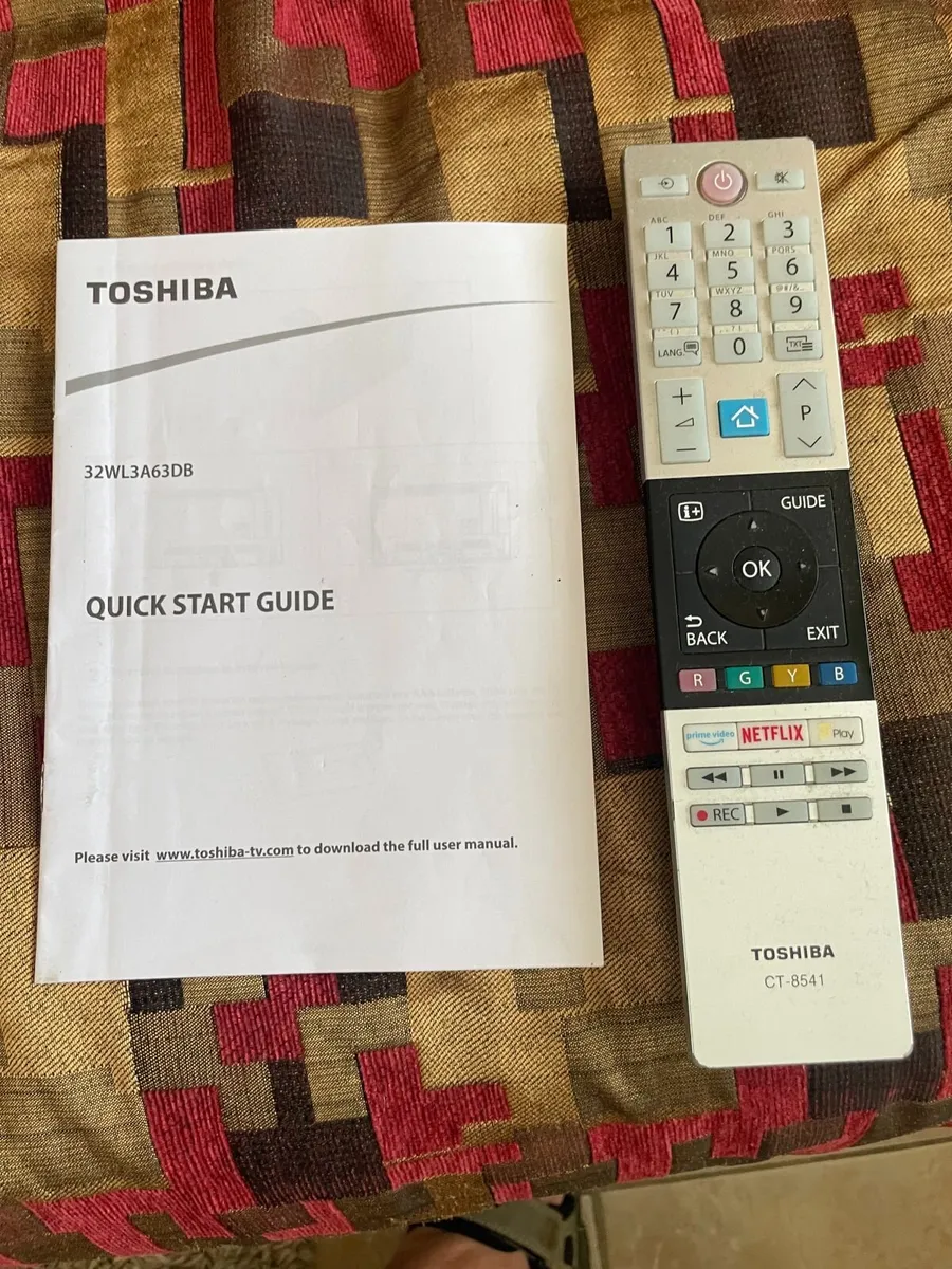 Toshiba 32" Smart TV - Image 2
