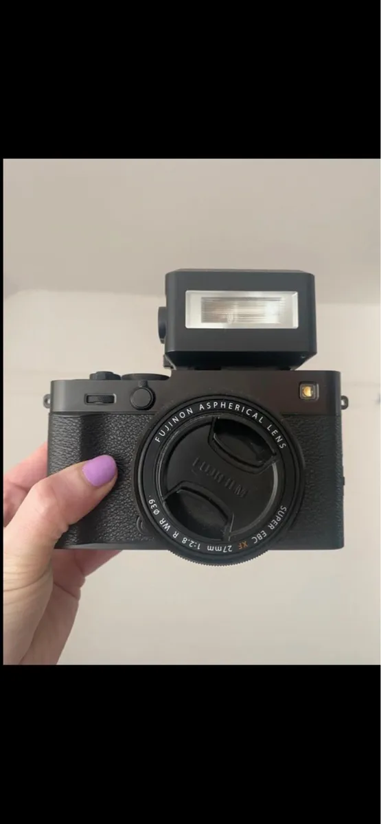 Fujifilm X-E5 Camera w/ lens and flash and battery - Image 2