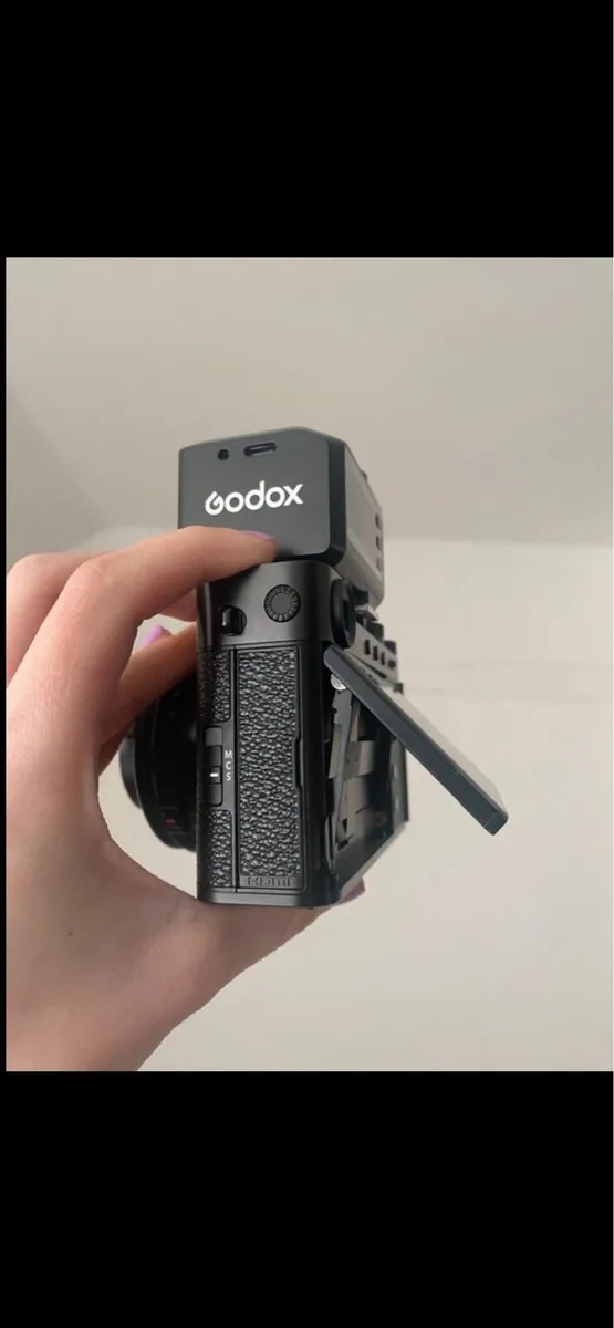 Fujifilm X-E5 Camera w/ lens and flash and battery - Image 4