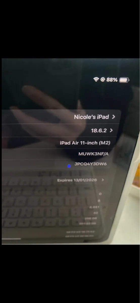 iPad 11 with apple pen and case - Image 2