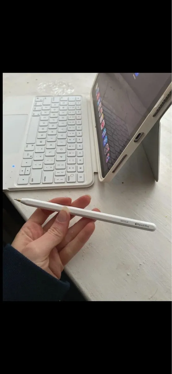 iPad 11 with apple pen and case - Image 3