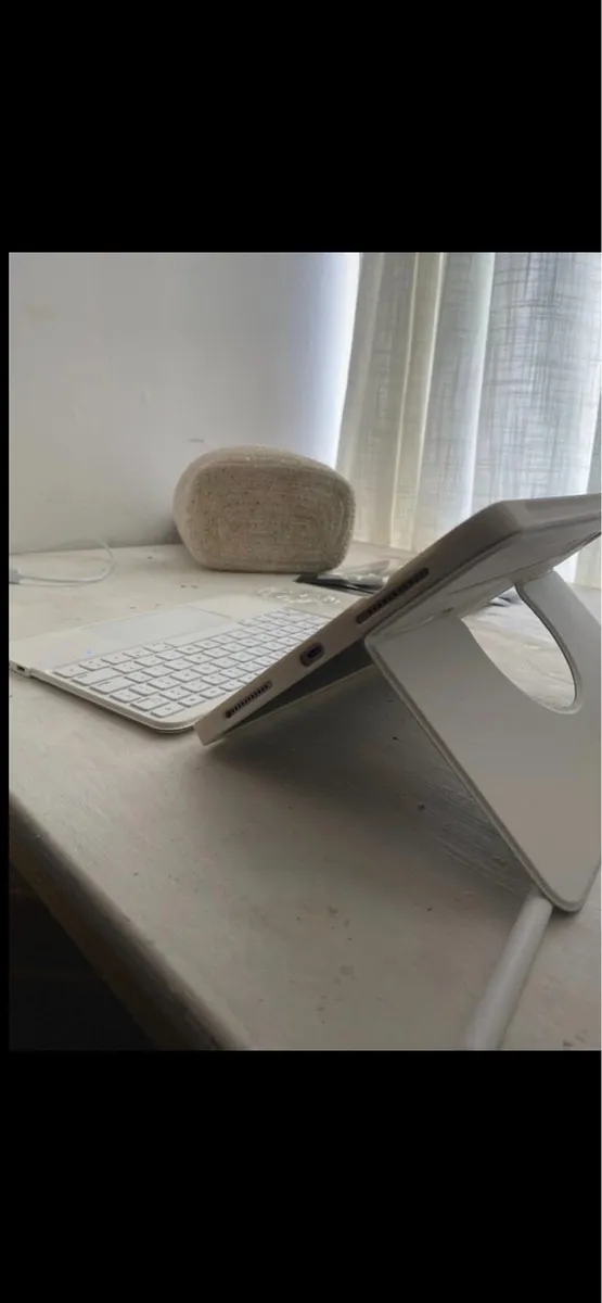 iPad 11 with apple pen and case - Image 4