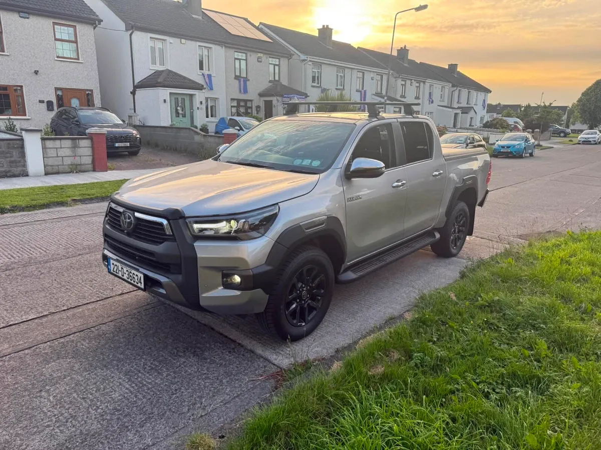 2022 Toyota Hilux Invincible Manual Only 10k Miles - Image 3