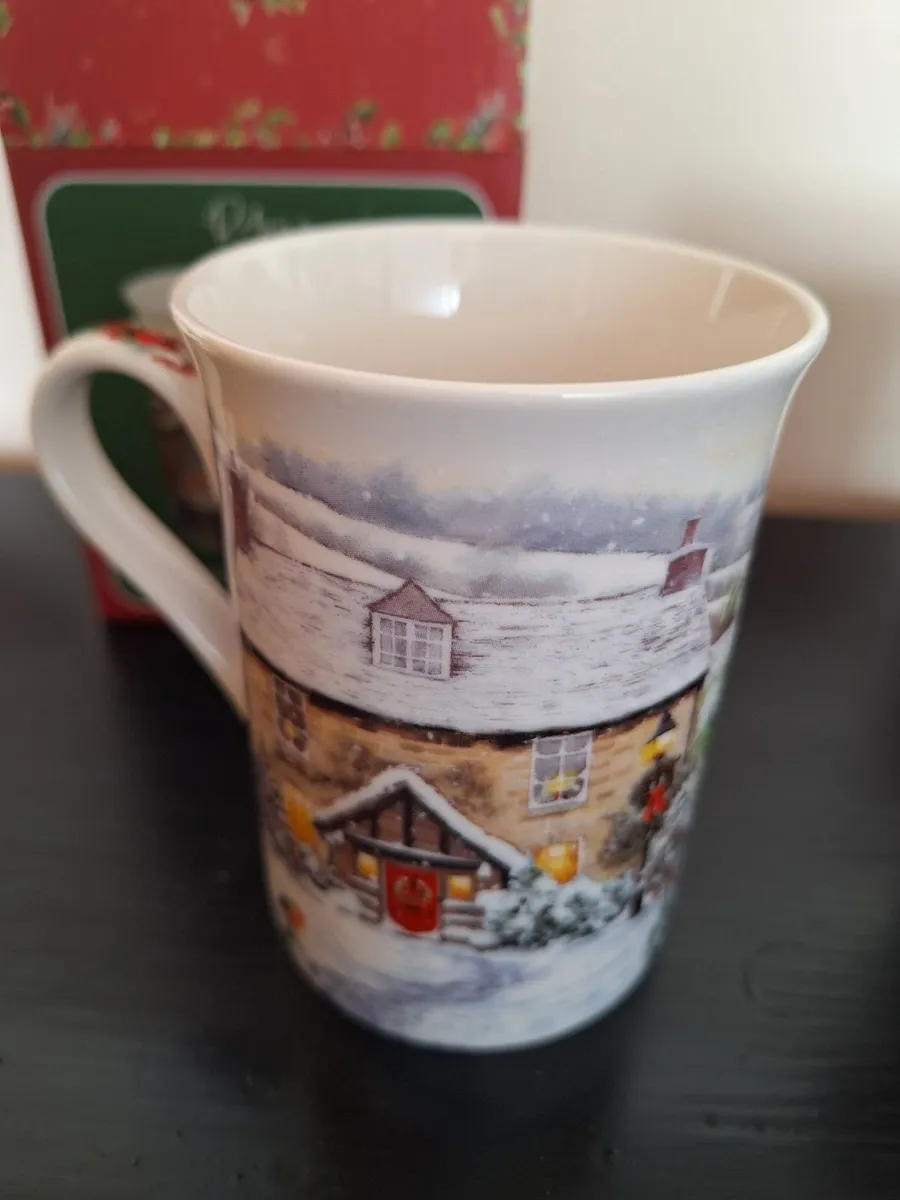 NEW 2 x bone china Christmas scene mugs - Image 2