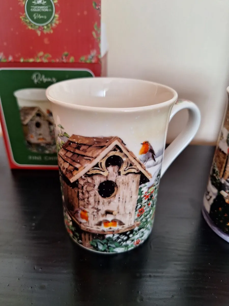 NEW 2 x bone china Christmas scene mugs - Image 3