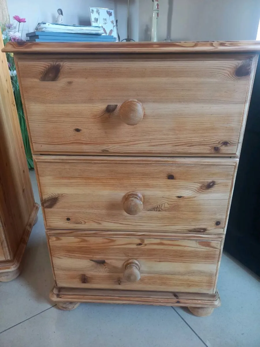 Chest of drawerw - Image 1