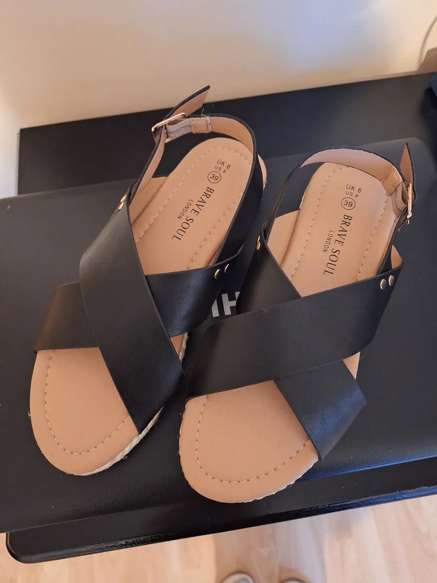 NEW Brave Soul sandals size 6 - Image 1