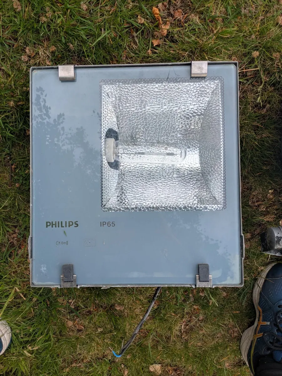 Phillips Tempo Outdoor Floodlights 50 each - Image 1