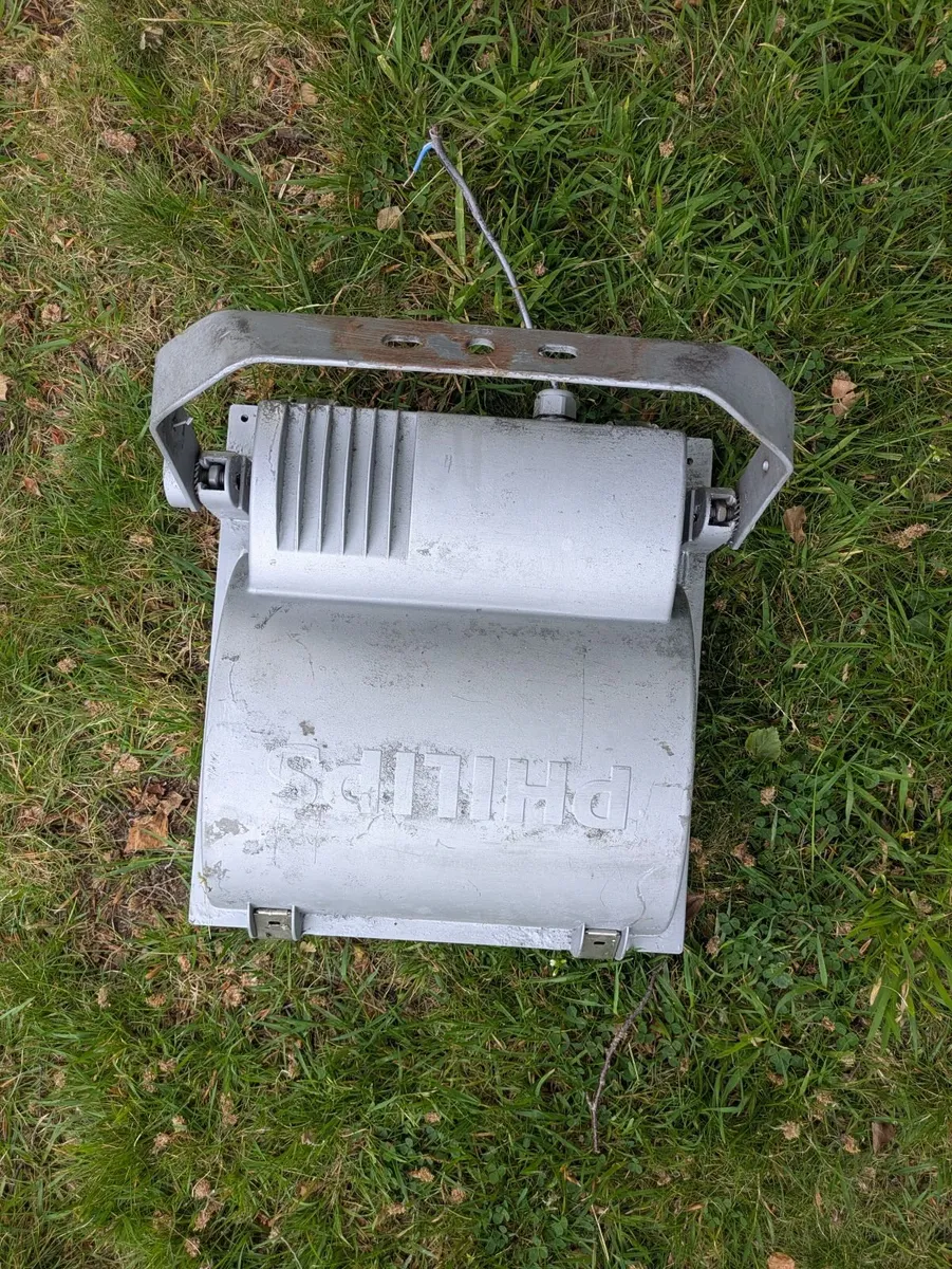 Phillips Tempo Outdoor Floodlights 50 each - Image 3