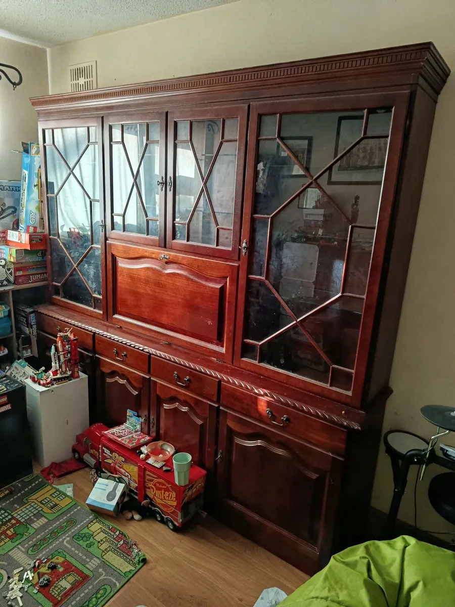 Large cabinet - Image 1