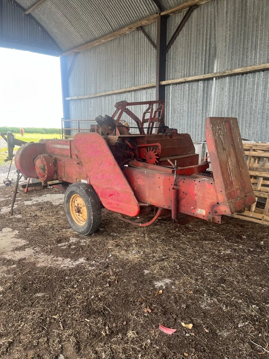 massey ferguson  square baler - Image 1