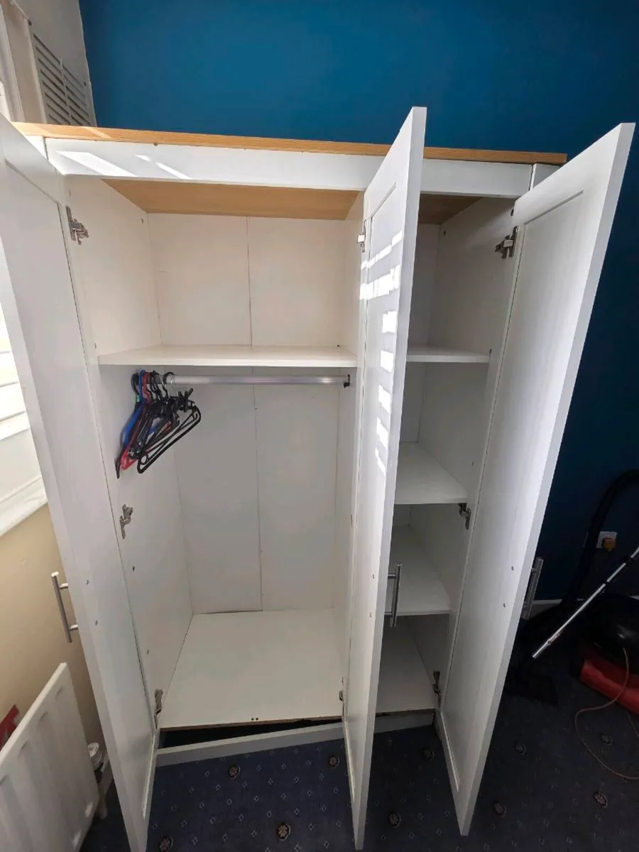 3 door wardrobe free - Image 2