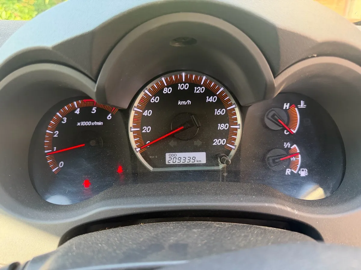 Toyota hilux - Image 2