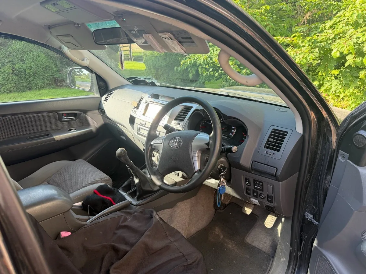Toyota hilux - Image 3
