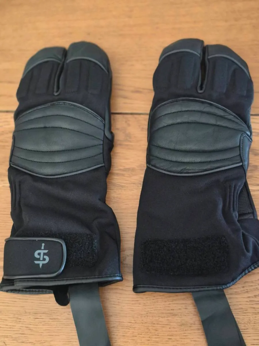GLOVES/WATERPROOFS/RST ADVENTURE SUIT - Image 1
